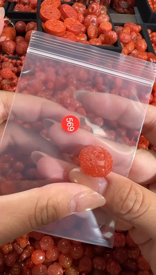 南红玛瑙未镶嵌颈饰1