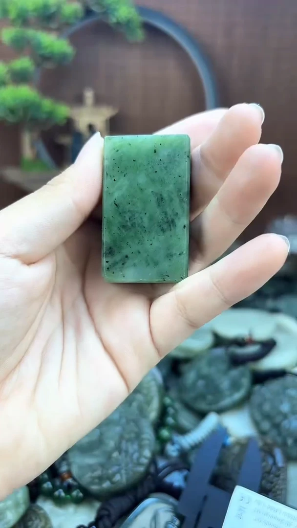 和田玉未镶嵌颈饰1