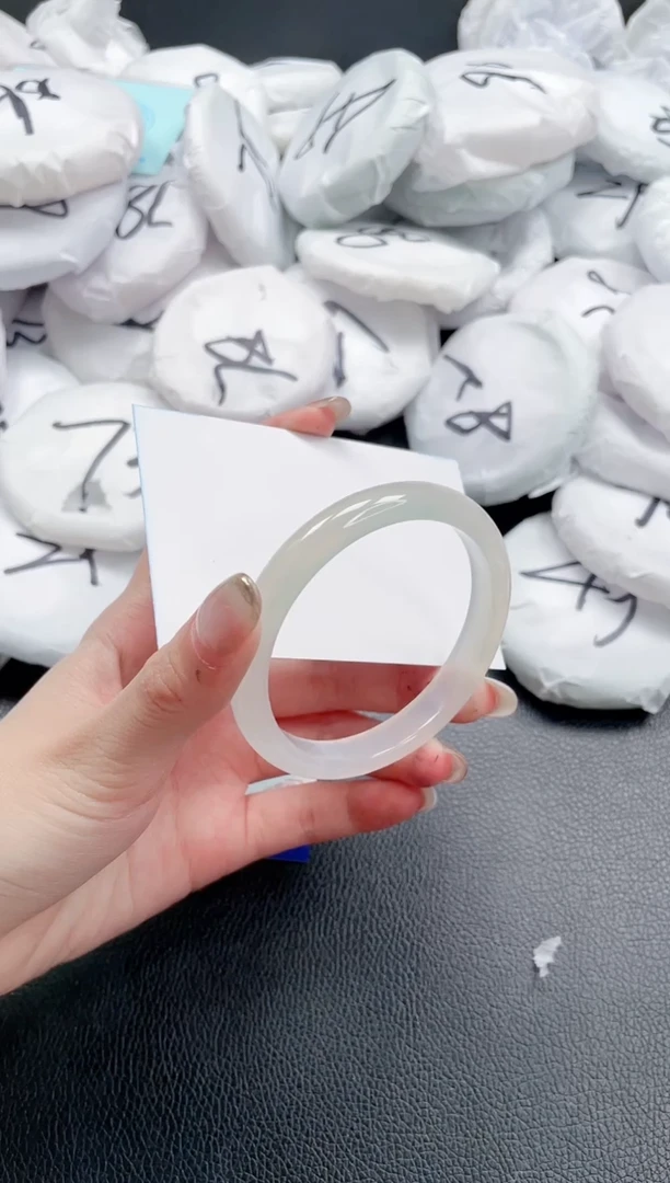 【闪购商品】石英质玉手镯未镶嵌25J240-55