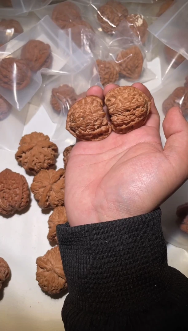 把件文玩核桃人***呀文玩核桃三角白