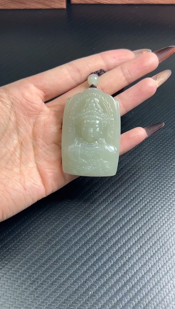 吊坠(赠链)未镶嵌和田玉且末近矿微色差k