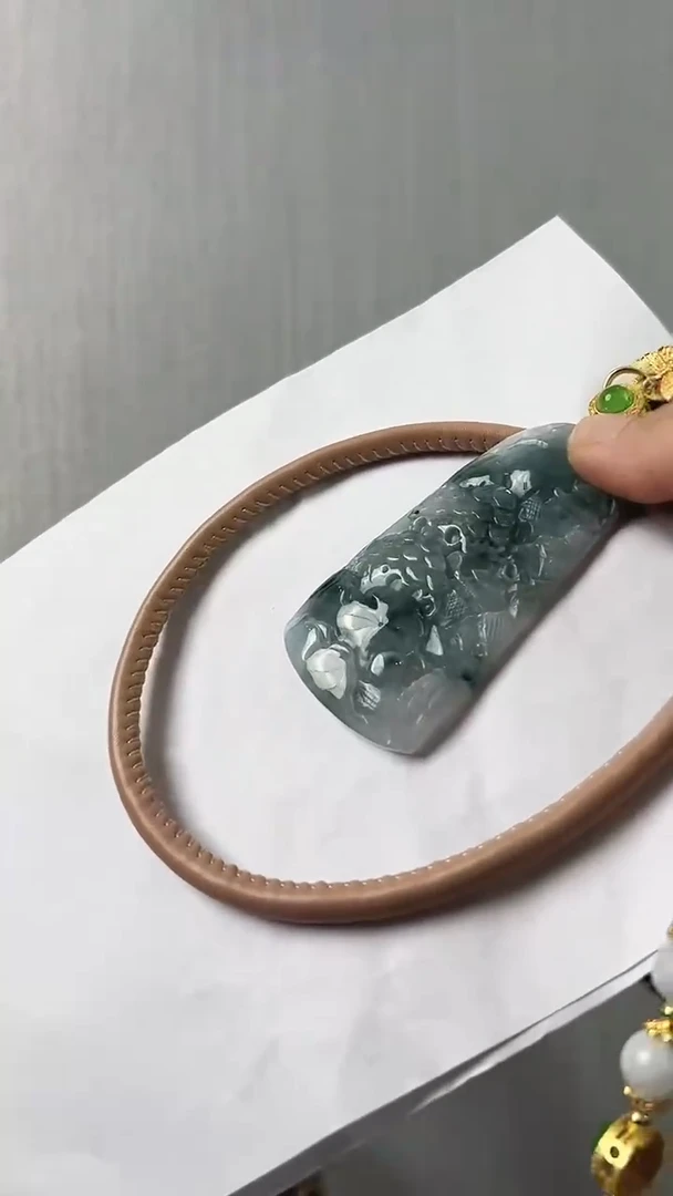 【闪购商品】翡翠颈饰未镶嵌山水