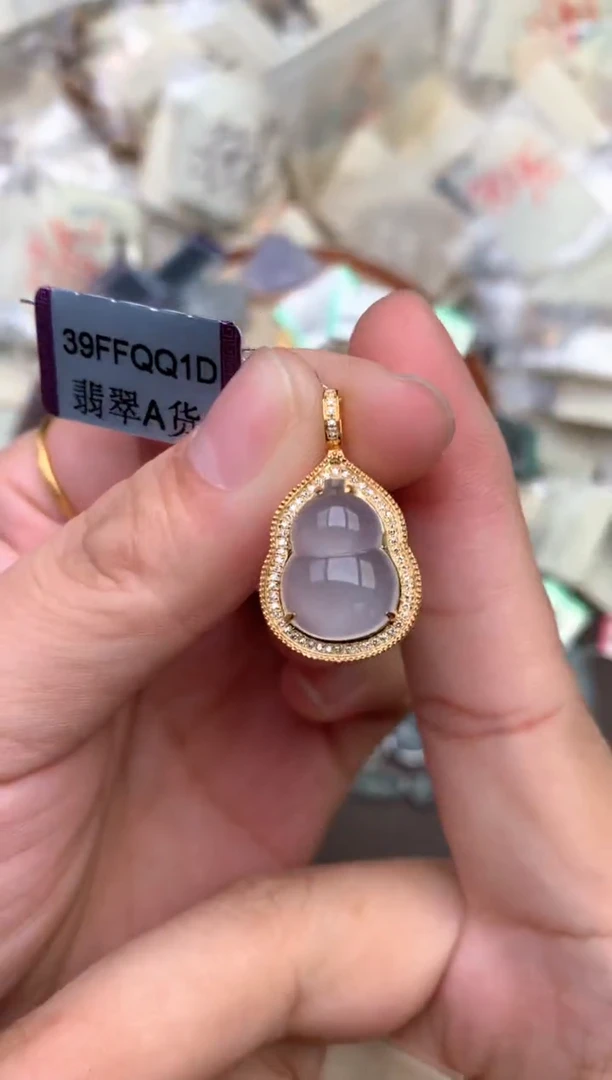 18K金镶嵌挂件翡翠一