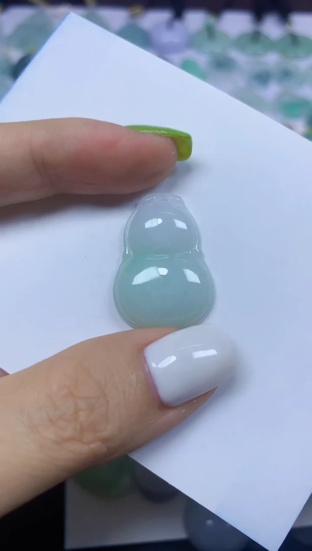 翡翠未镶嵌颈饰挂件