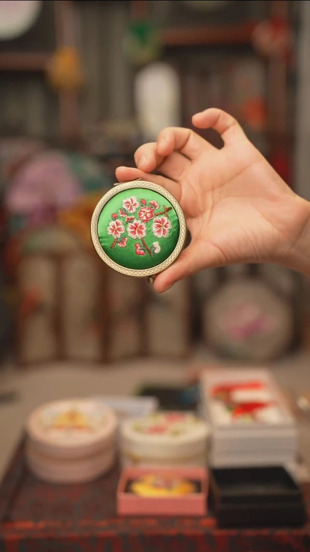 扇子绣花吊坠非遗