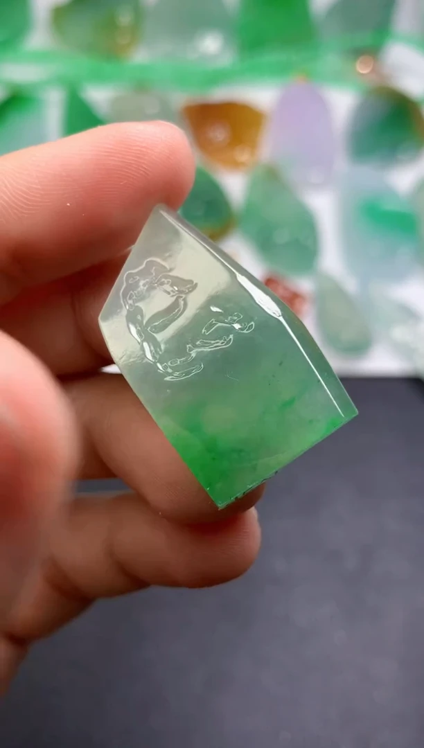 颈饰未镶嵌翡翠