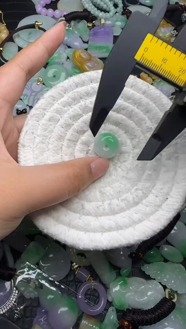 颈饰未镶嵌翡翠缅甸翡翠吊坠