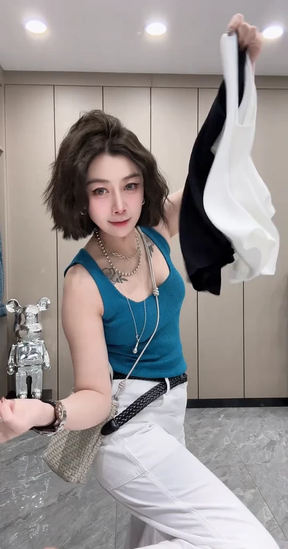 ins25夏季新款时髦松弛感日常百搭纯色坑条方领显瘦外穿吊带背心