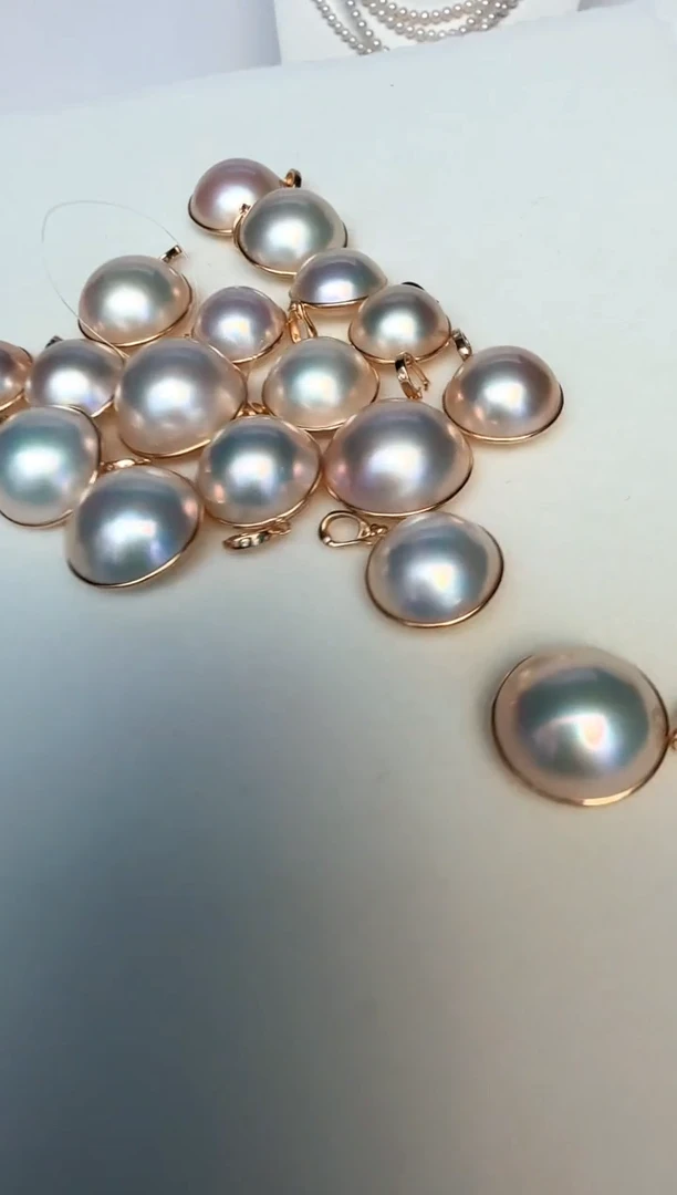 18K金镶嵌拼合珍珠（马贝珠）颈饰多样性发其一