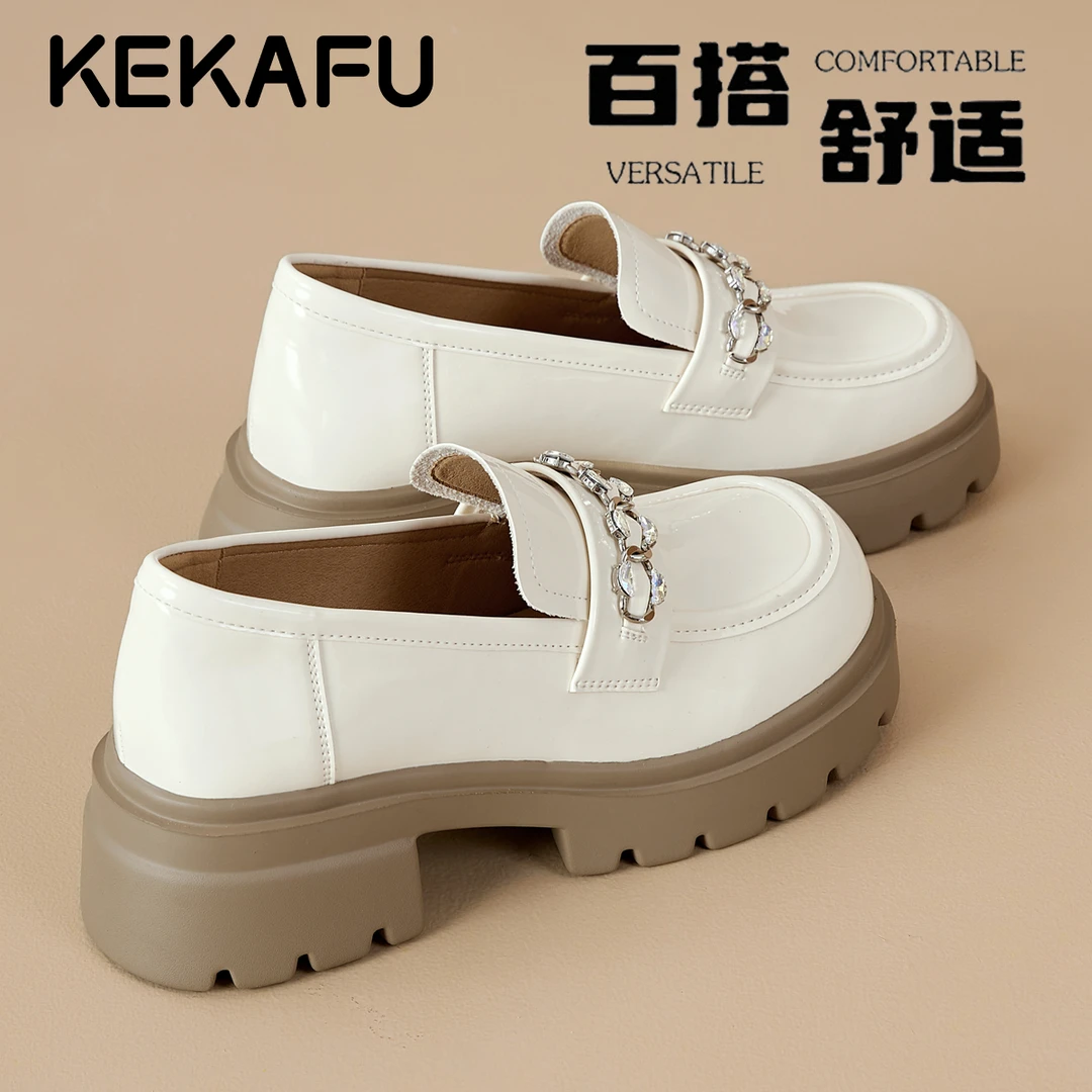 珂卡芙水钻时尚链条厚底单鞋女2025秋季新款一脚蹬亮面白色乐福鞋