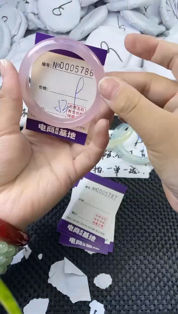 玛瑙/玉髓手镯未镶嵌5786