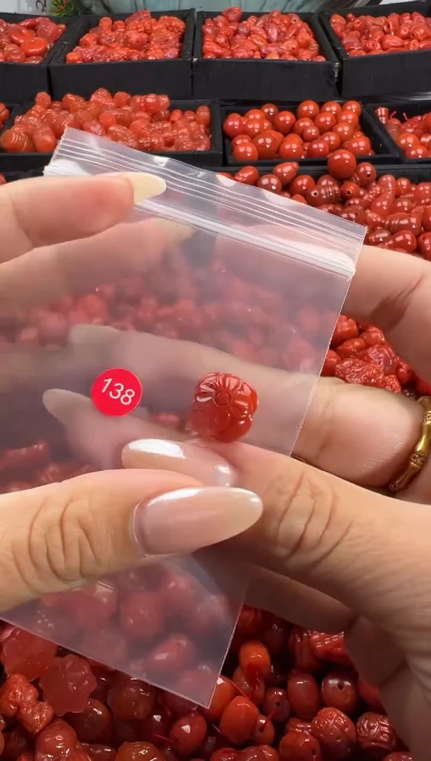 颈饰未镶嵌南红玛瑙1