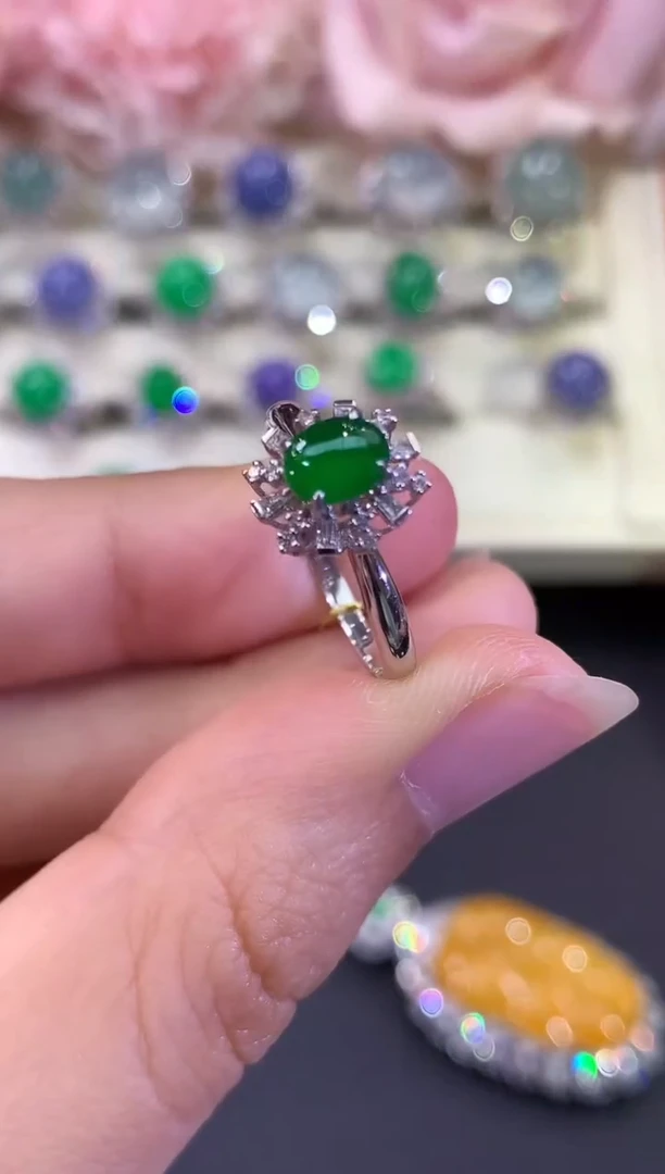 18K金镶嵌戒指翡翠B52