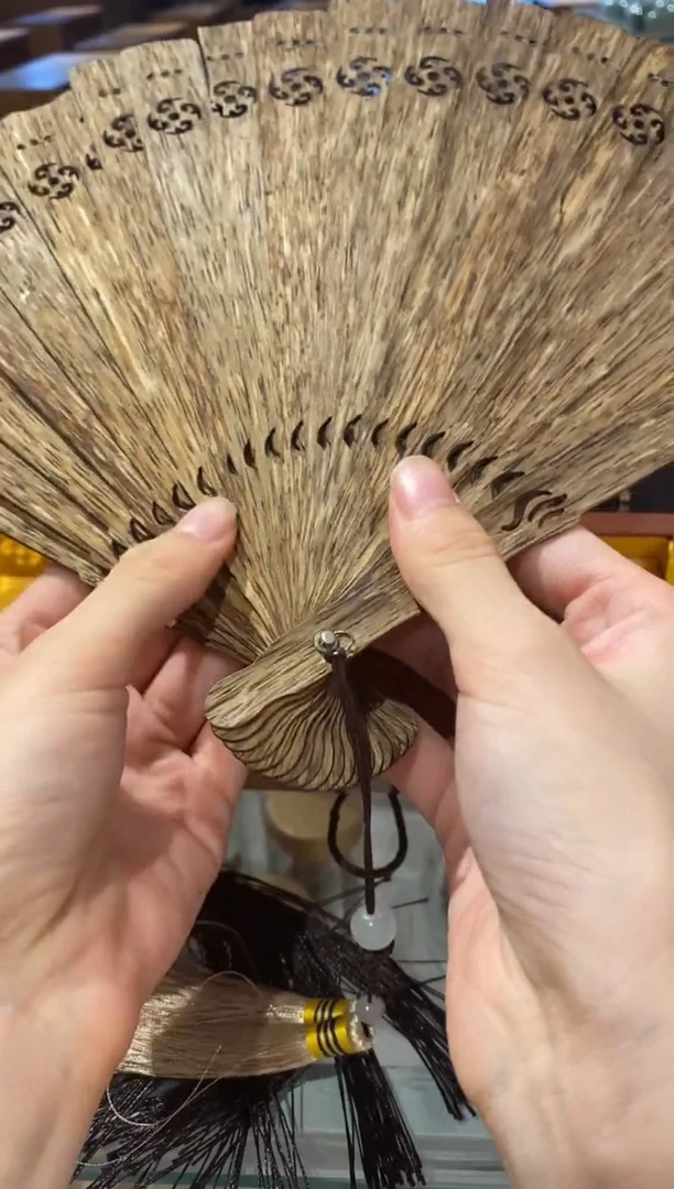 1芽庄沉香扇23cm