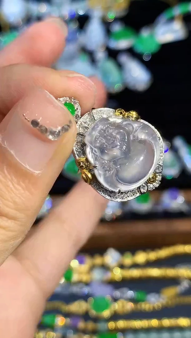 吊坠(不含链)18K金镶嵌翡翠多样性发其一