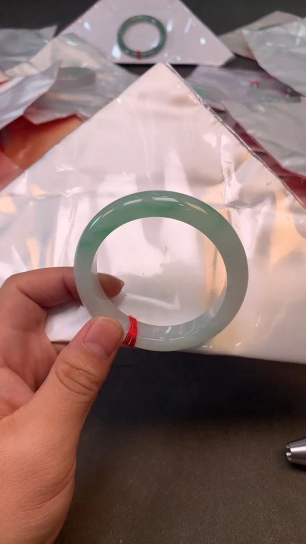 【闪购商品】翡翠手镯未镶嵌手镯