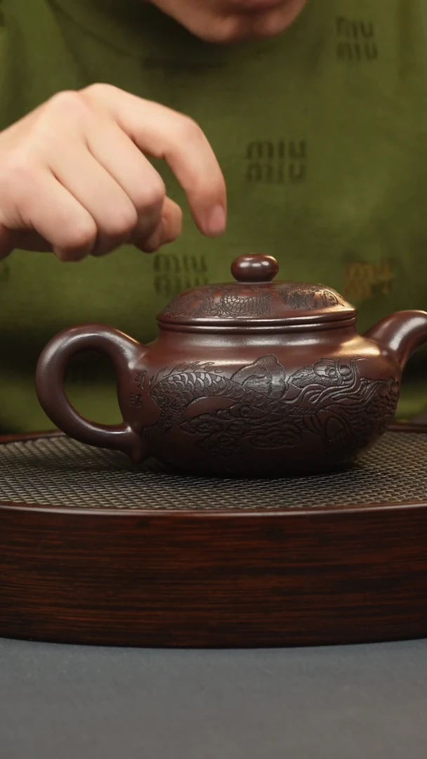 【闪购商品】紫砂茶壶石红 仿古 刻龙