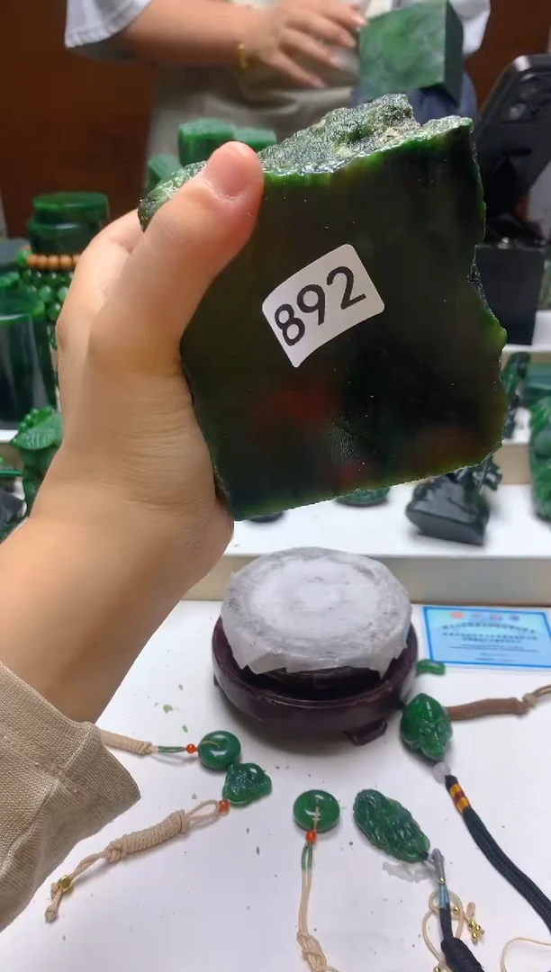 未镶嵌和田玉（碧玉）珠宝半成品0