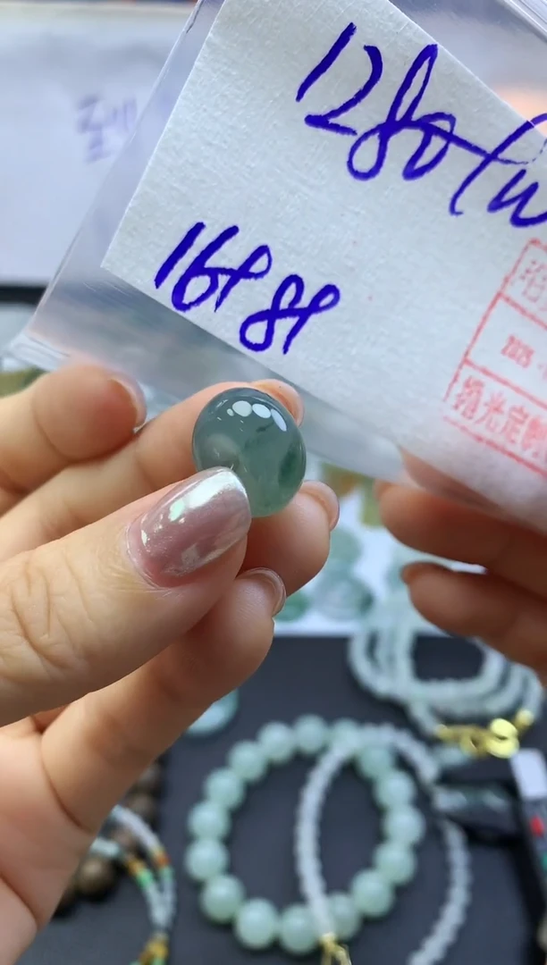 未镶嵌定制翡翠37小扣子*1290元毛货需精抛光