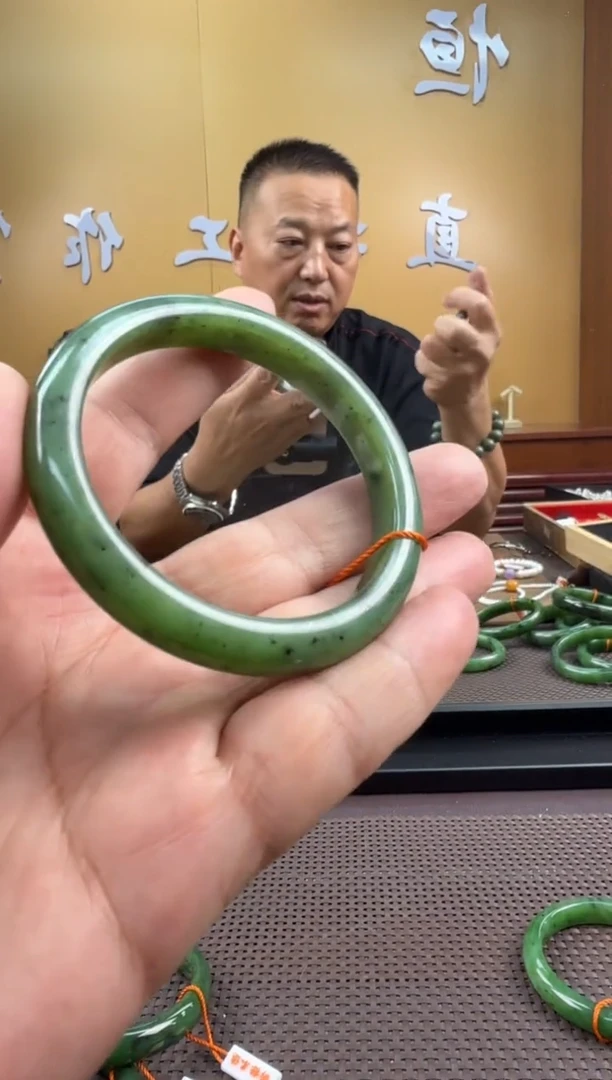 颈饰未镶嵌和田玉手镯61