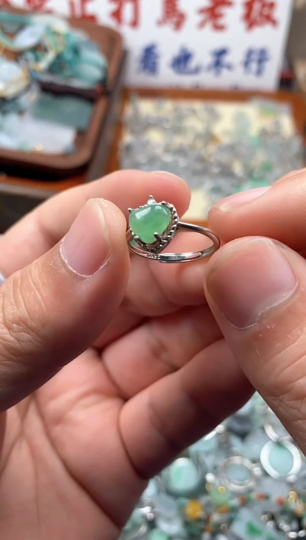 【闪购商品】翡翠颈饰未镶嵌哥哥