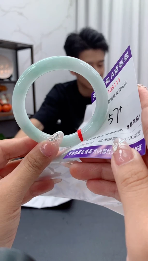 未镶嵌手镯翡翠有纹，完美者勿拍