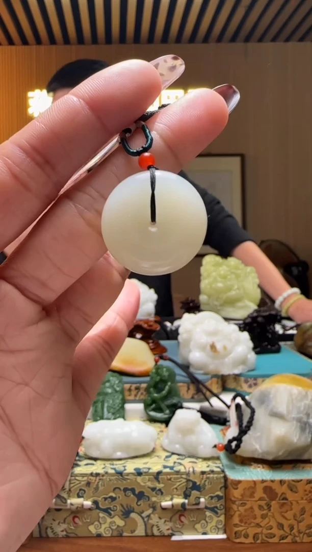 颈饰未镶嵌和田玉750