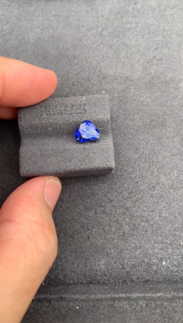 裸石蓝宝石2.3ct皇家蓝 定制 BE