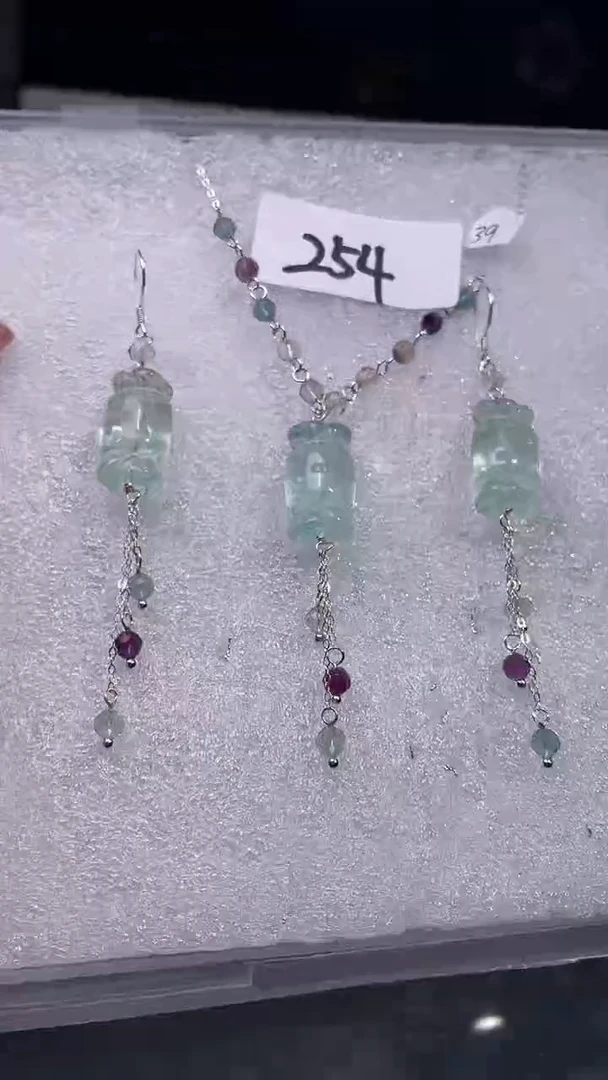 未镶嵌颈饰萤石喜欢拍