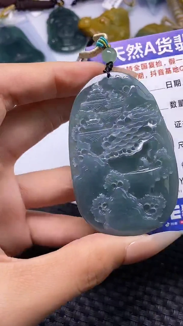 颈饰未镶嵌翡翠