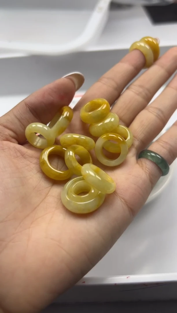 翡翠未镶嵌颈饰x1071翡翠黄翡小跑环*1个