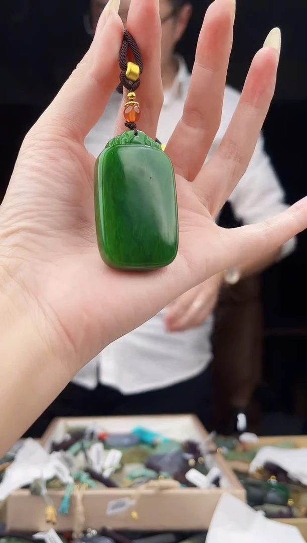 颈饰未镶嵌和田玉1