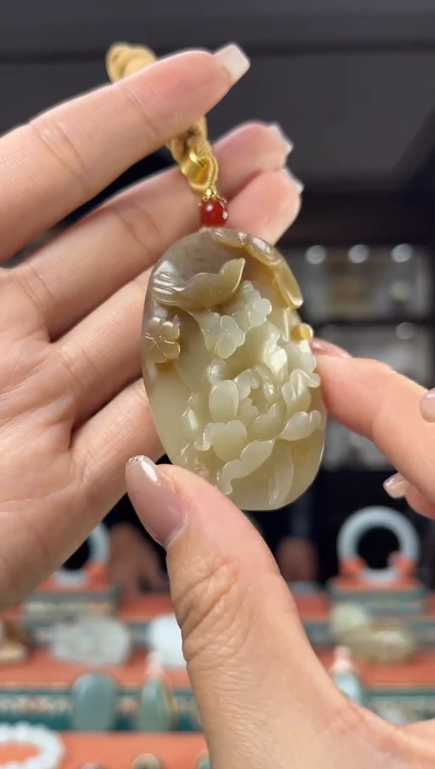 颈饰未镶嵌和田玉1包容