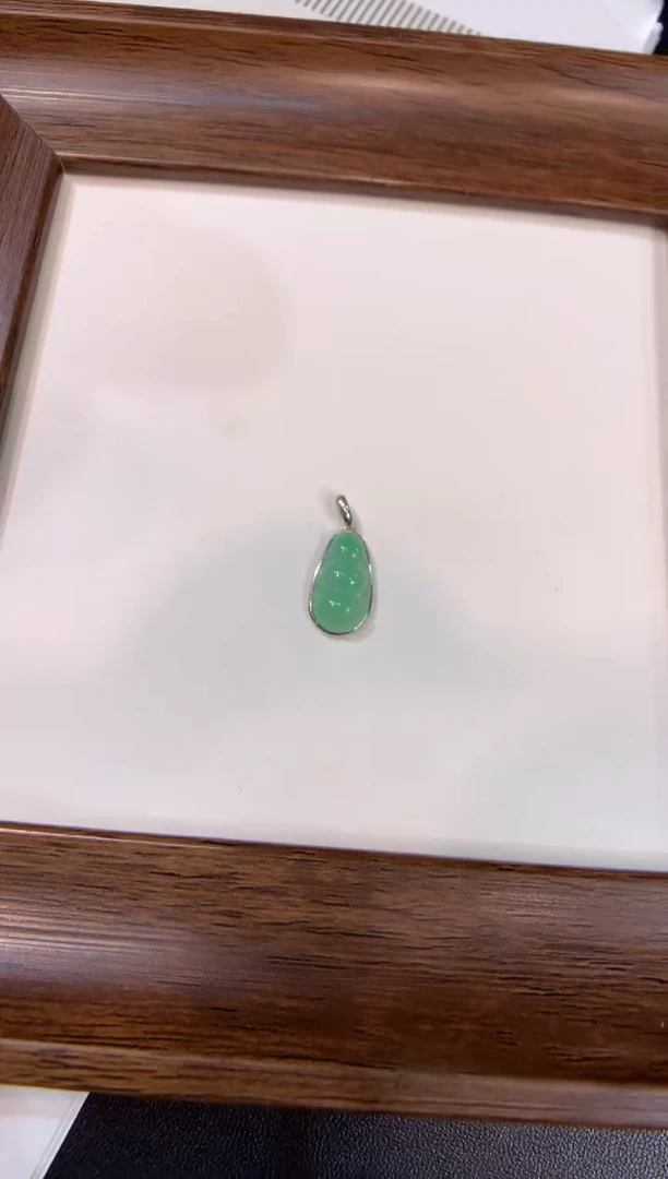 颈饰银S925镶嵌翡翠福豆
