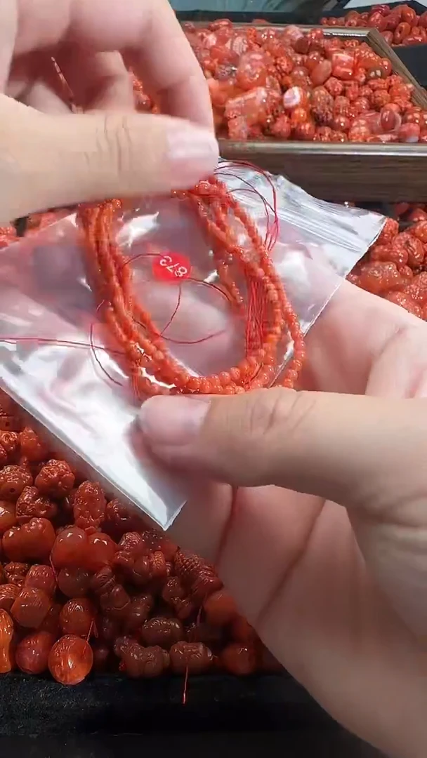 颈饰未镶嵌南红玛瑙1