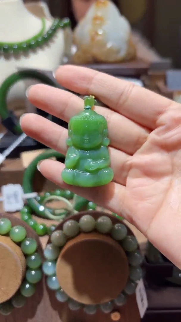 颈饰未镶嵌和田玉（碧玉）1