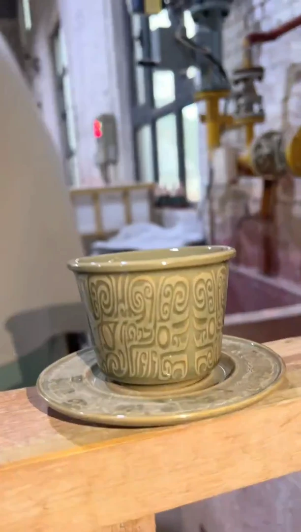 耀州窑青瓷饕餮纹直桶缸杯+杯垫