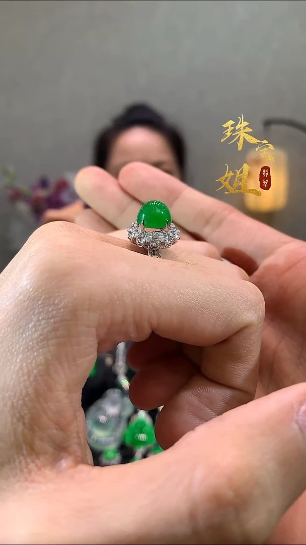 18K金镶嵌戒指翡翠戒指