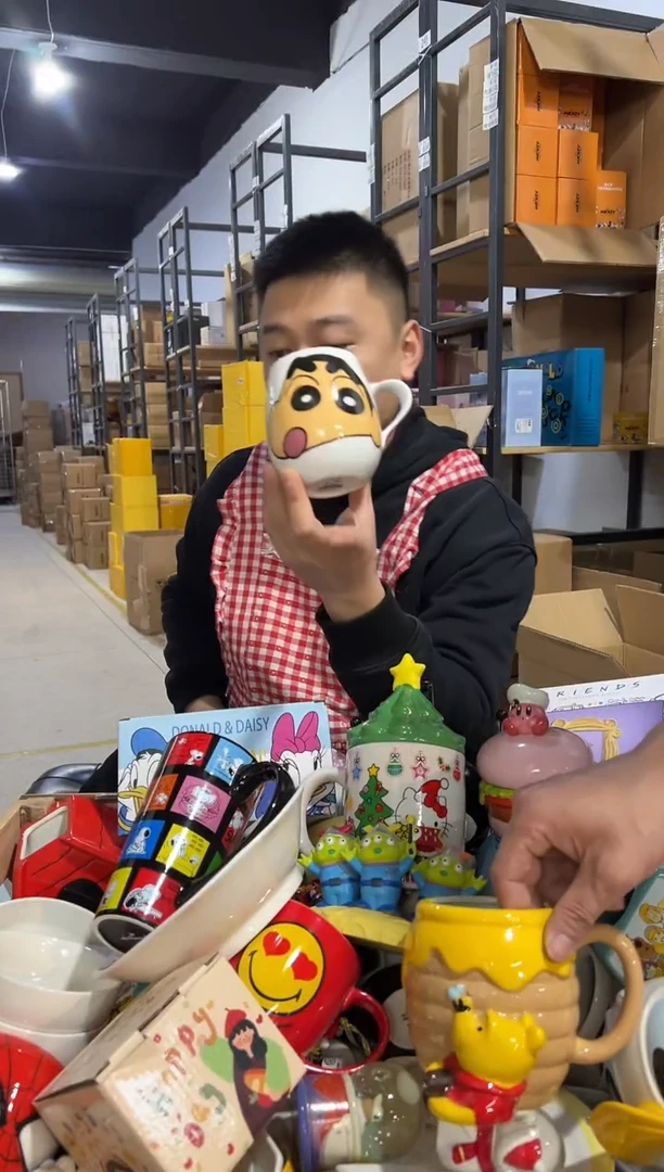 【闪购商品】杯红色小新大肚杯