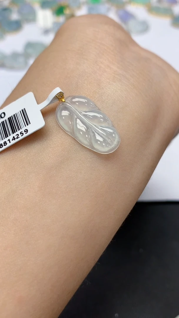 翡翠18K金镶嵌颈饰天然a货翡翠