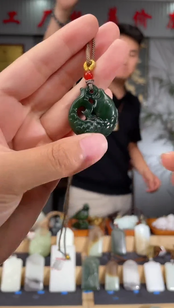 和田玉未镶嵌颈饰1