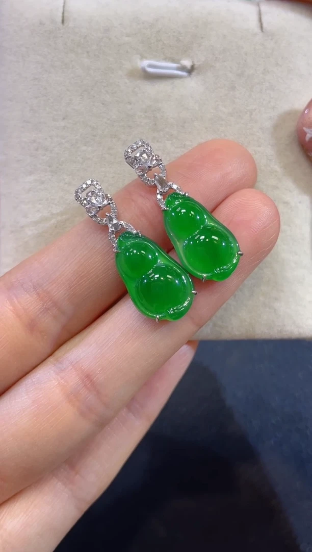 颈饰18K金镶嵌翡翠团购17