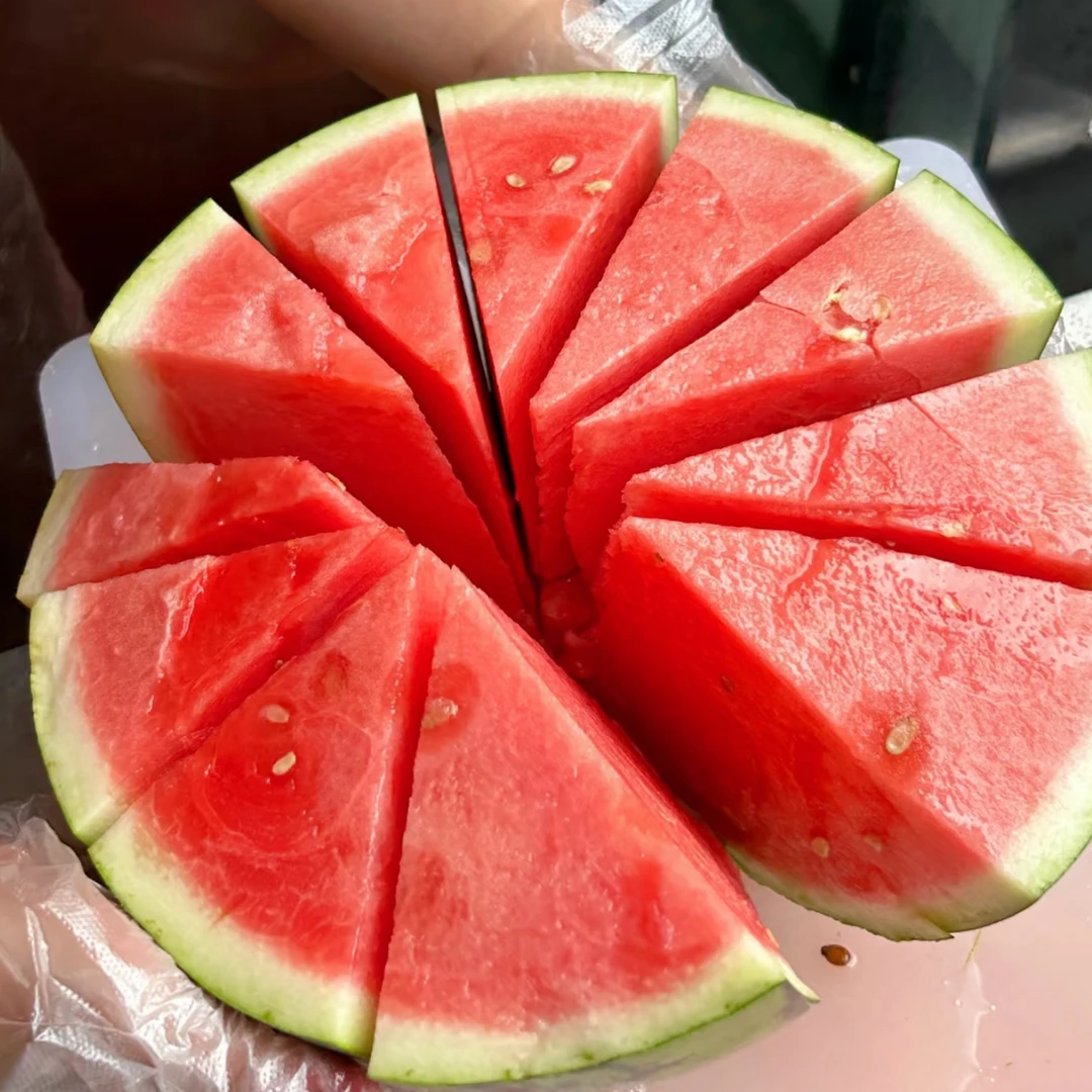 麒麟西瓜1个装发顺丰，脆甜多汁，有籽无籽随机发