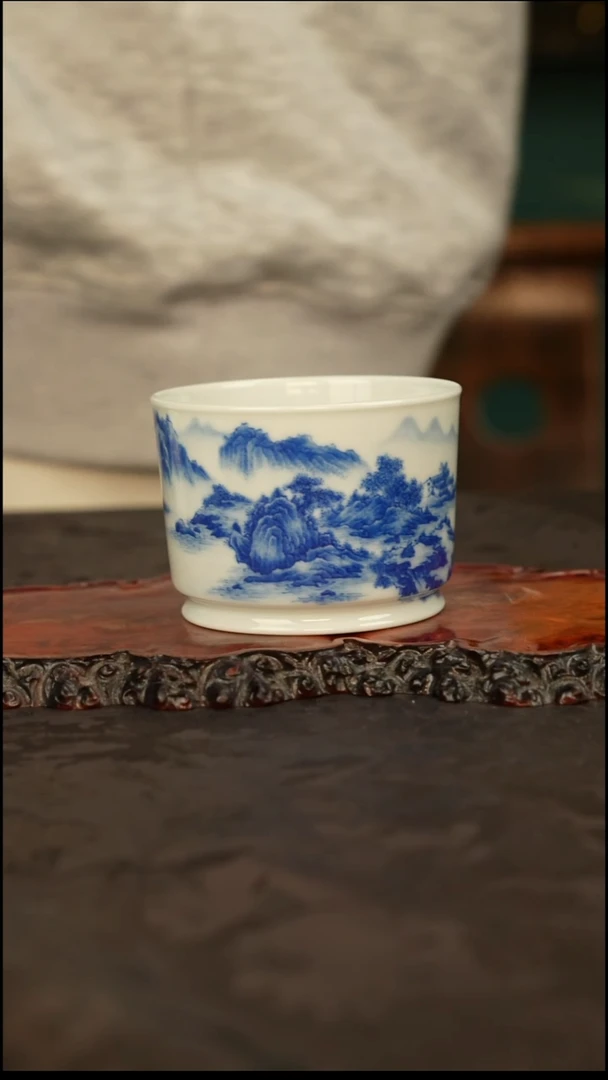 繁徵青花手绘山水主人杯
