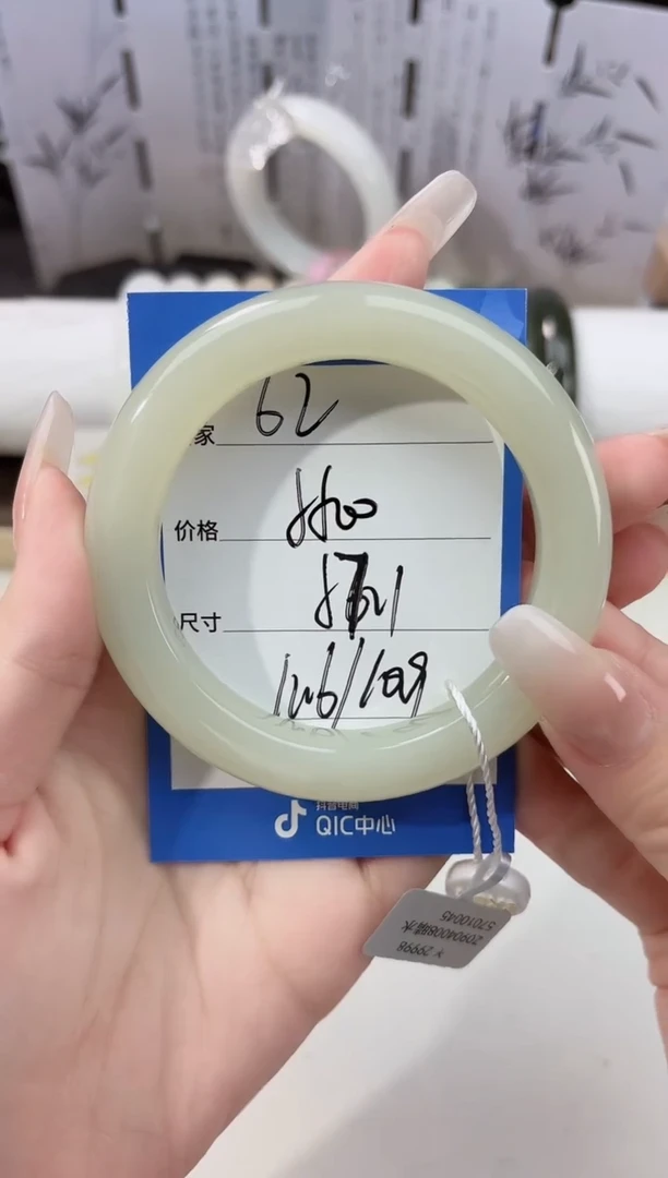 未镶嵌手镯和田玉62蜂蜜水