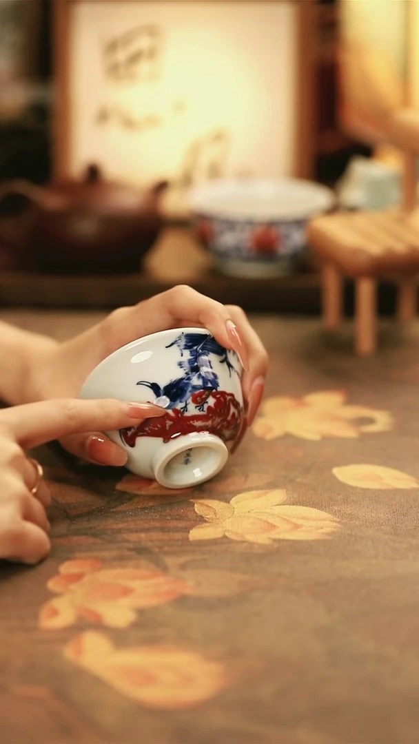 M4005/陶瓷釉里红白鹭压手杯