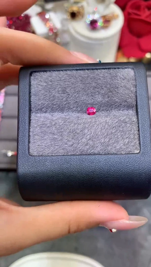 未镶嵌裸石定制尖晶石枕型 绝地武士 0.28ct