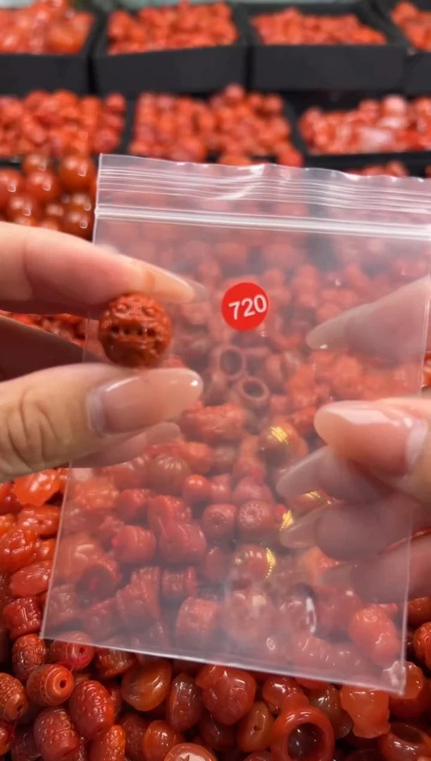 南红玛瑙未镶嵌颈饰1