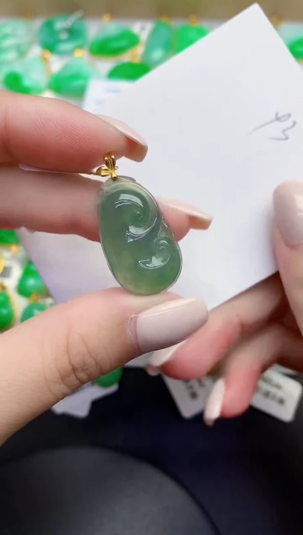 颈饰18K金镶嵌翡翠缅甸天然翡翠A货