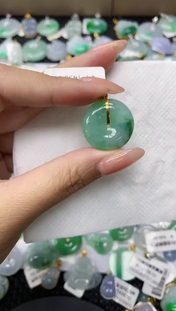 颈饰18K金镶嵌翡翠11111111111